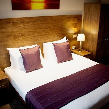 Hotel The White Hart Swindon Esterno foto