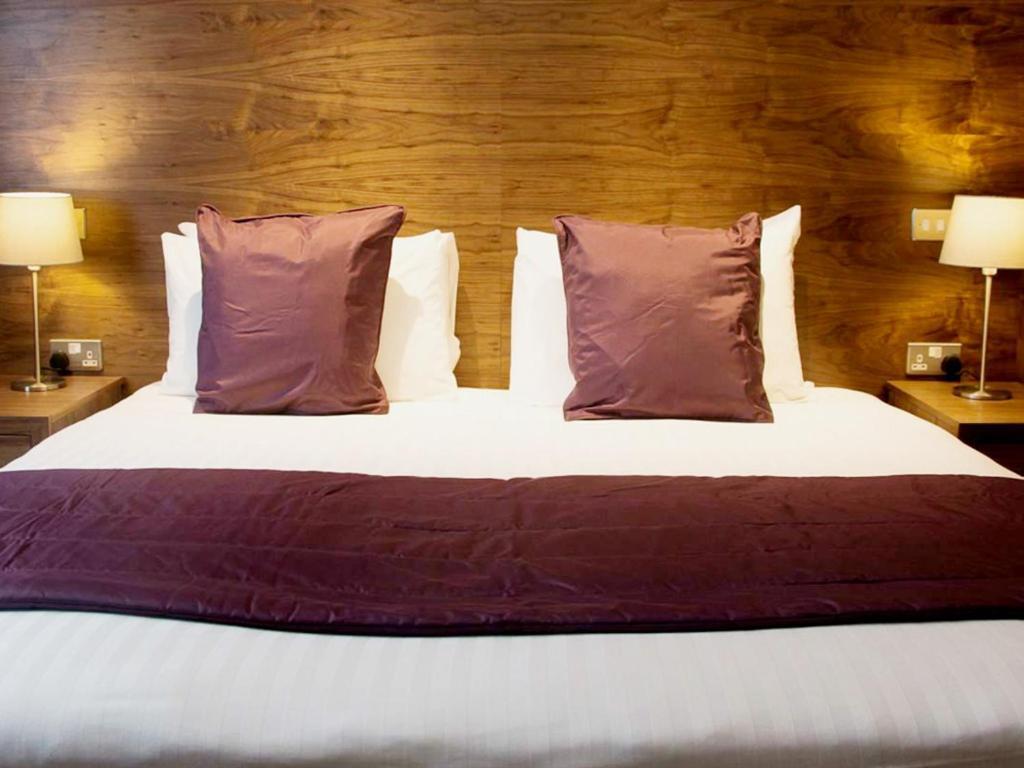 Hotel The White Hart Swindon Esterno foto
