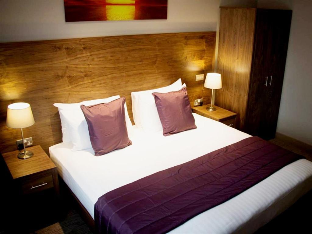 Hotel The White Hart Swindon Esterno foto