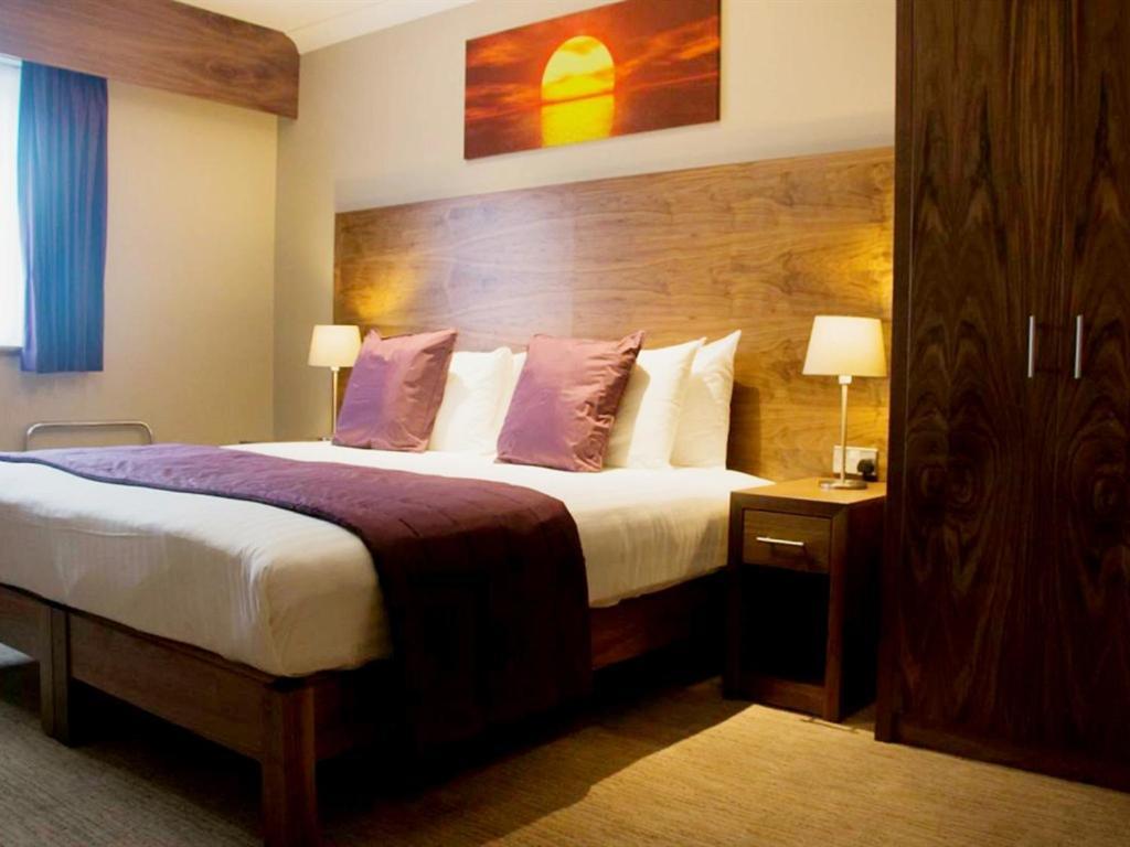 Hotel The White Hart Swindon Esterno foto
