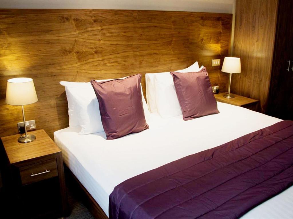Hotel The White Hart Swindon Esterno foto