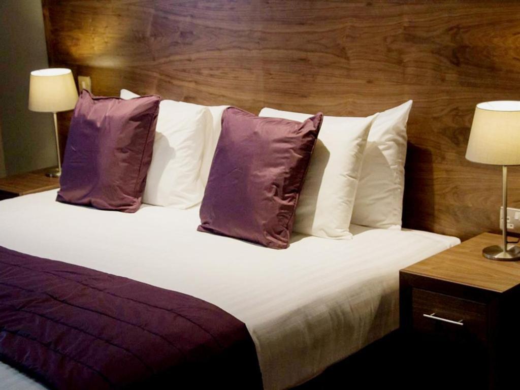 Hotel The White Hart Swindon Esterno foto