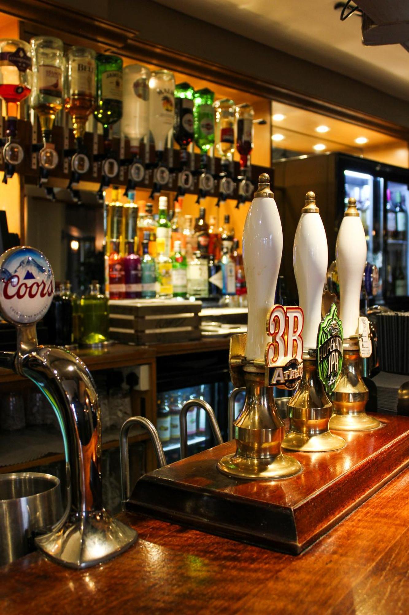 Hotel The White Hart Swindon Esterno foto