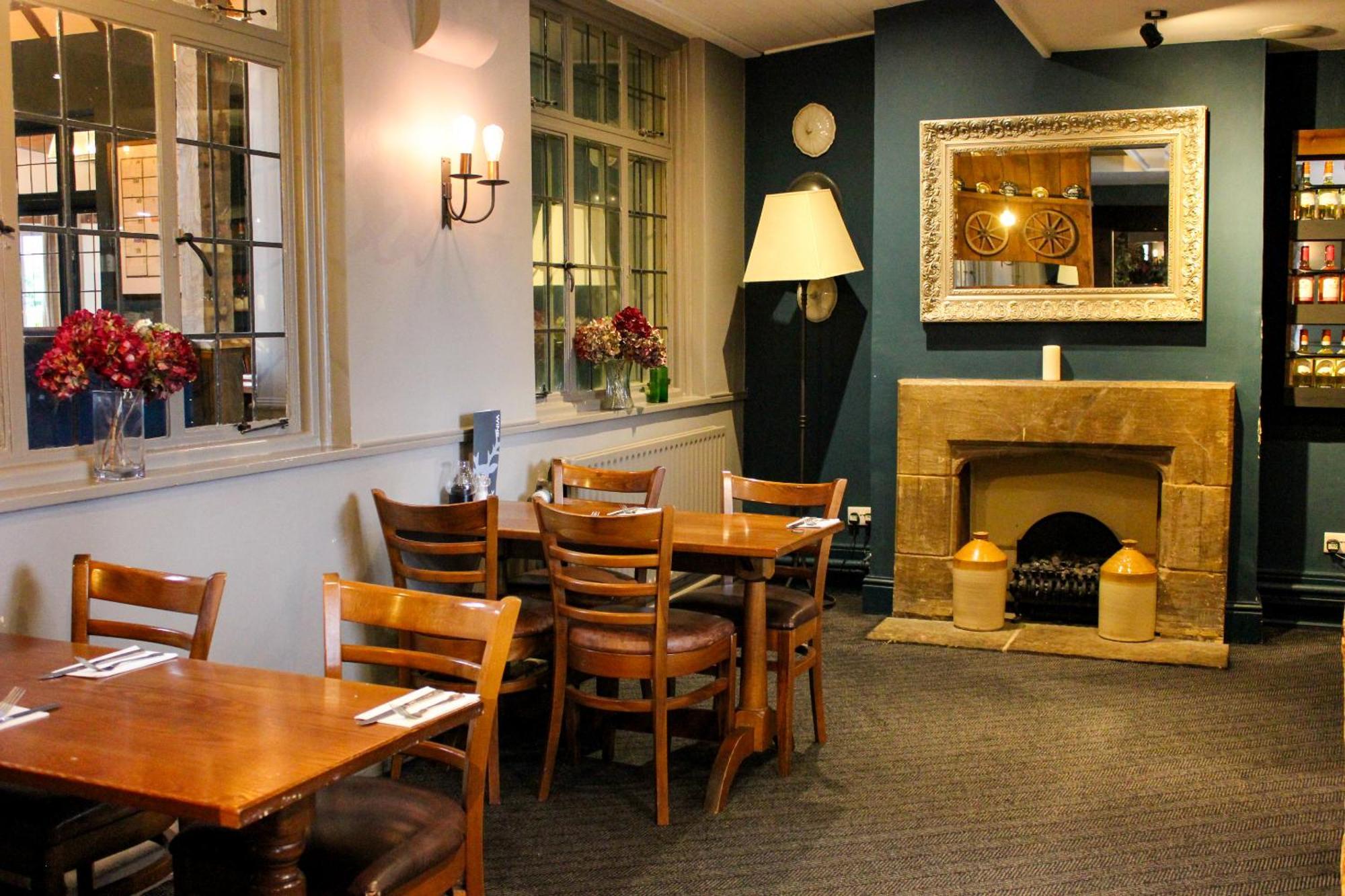 Hotel The White Hart Swindon Esterno foto