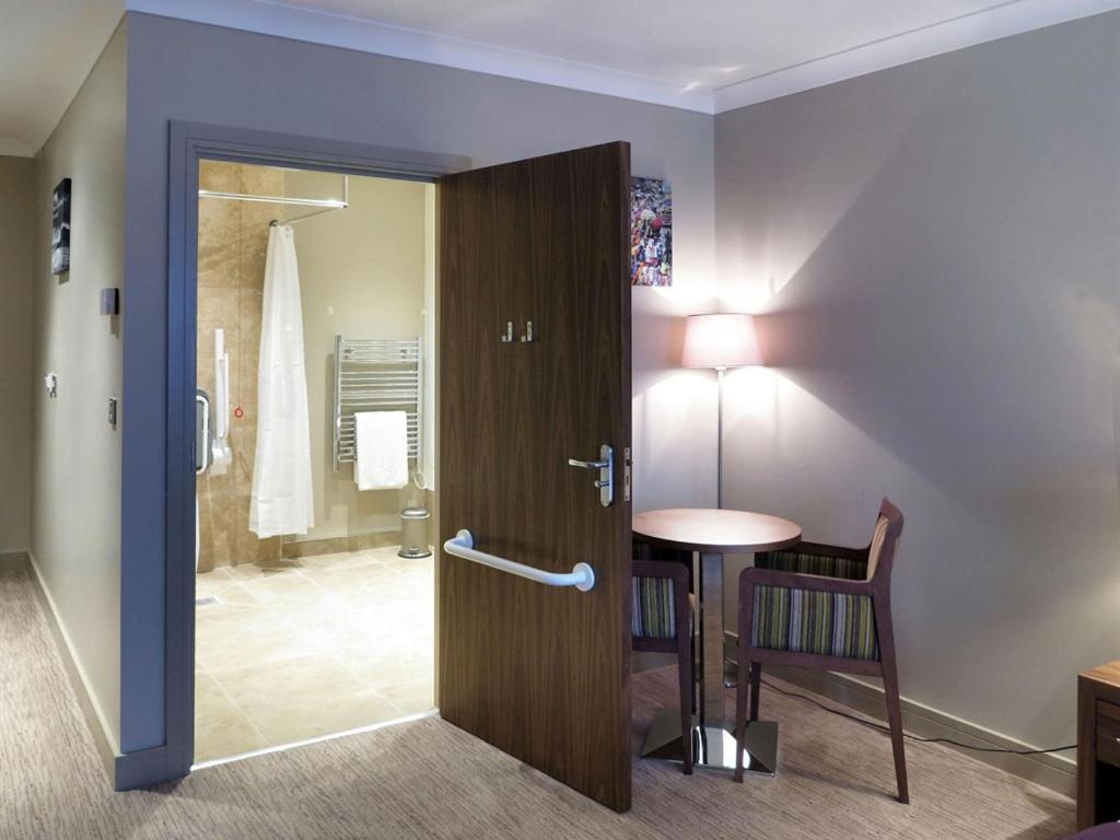 Hotel The White Hart Swindon Esterno foto